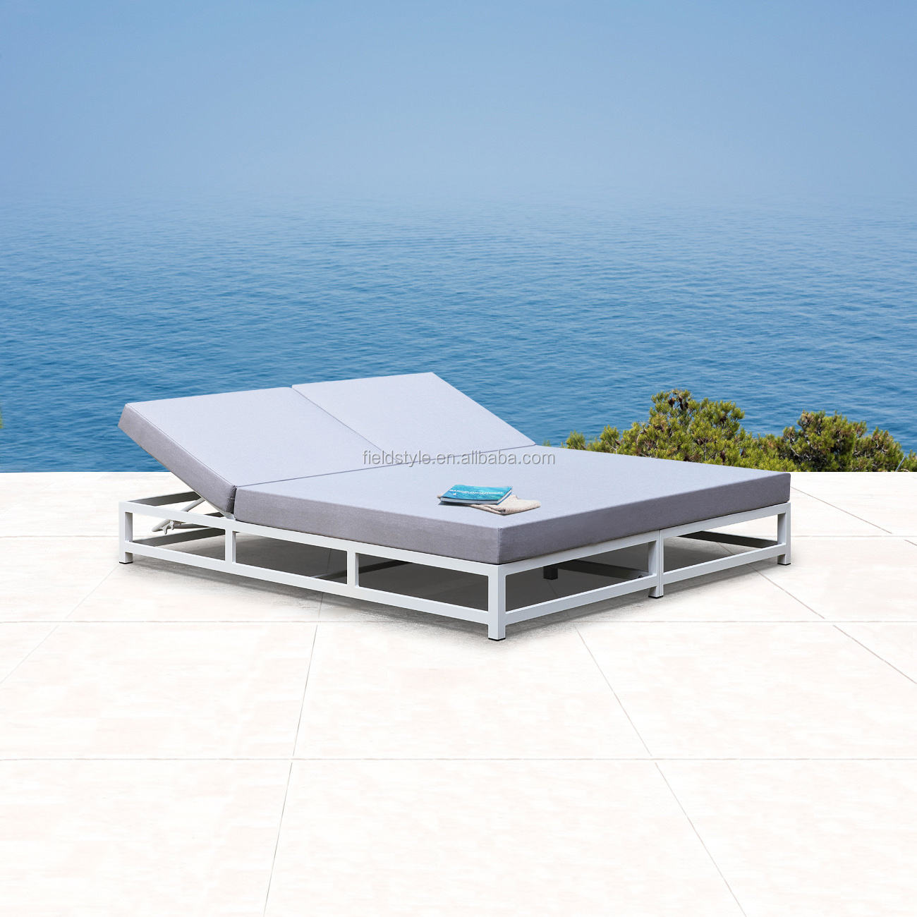 Modern Aluminum Outdoor Daybed - Sun Lounger Design